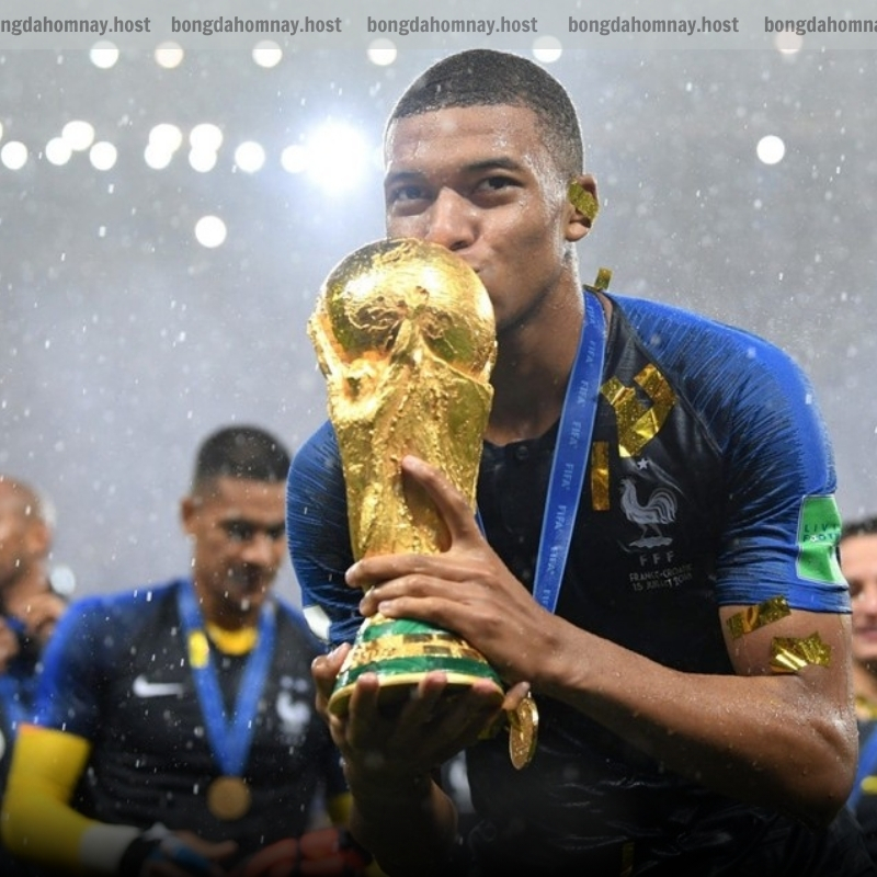 Mbappe cũng đội tuyển Pháp giành chức vô địch World Cup 2018