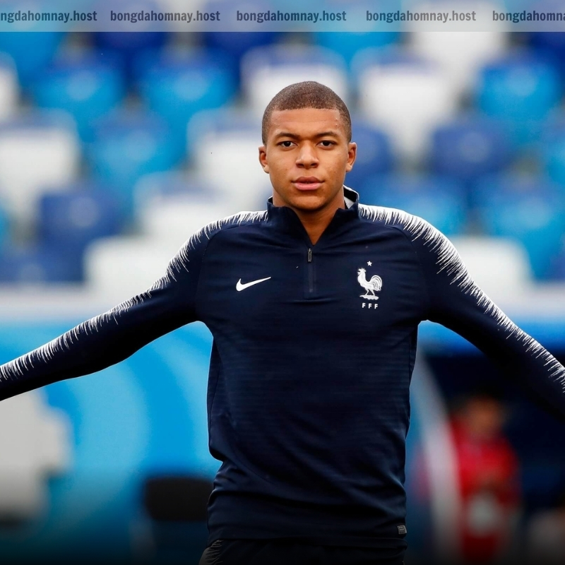 Mbappe được ví như thần đồng bóng đá Pháp